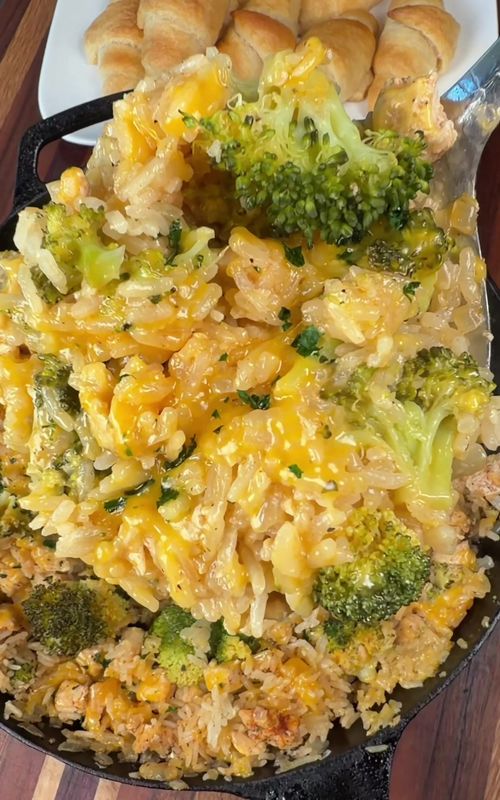 Cheesy Broccoli, Chicken, and Rice Skillet