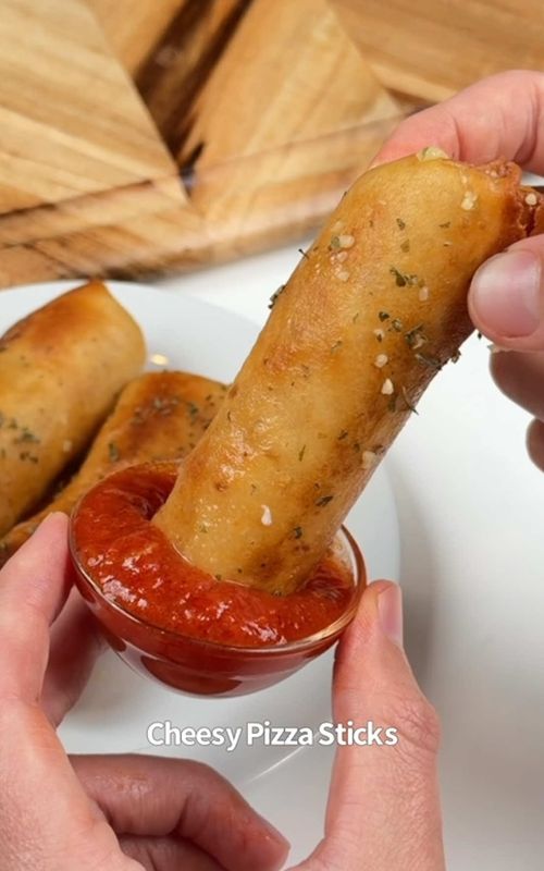 Crispy Cheesy Pizza Sticks